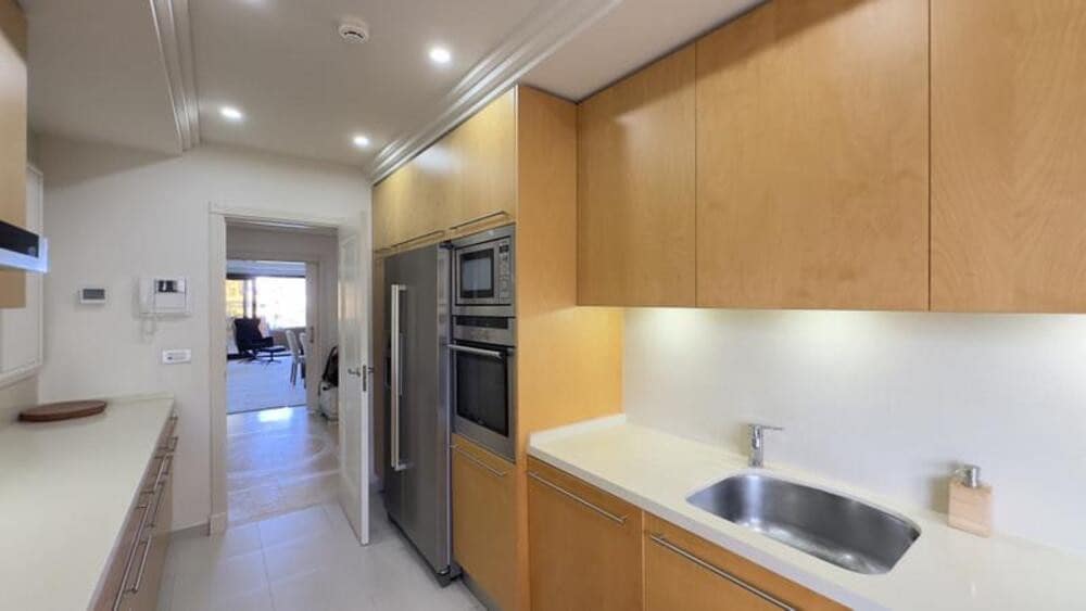 3 quarto Apartamento para arrendar em Estepona com piscina garagem - 4 000 € (Ref: 9976721)