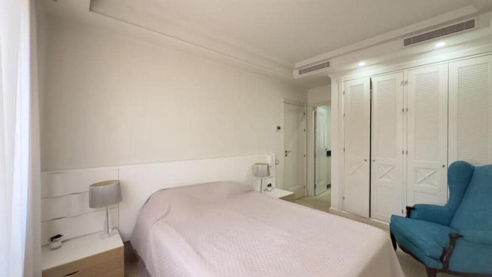 3 quarto Apartamento para arrendar em Estepona com piscina garagem - 4 000 € (Ref: 9976721)