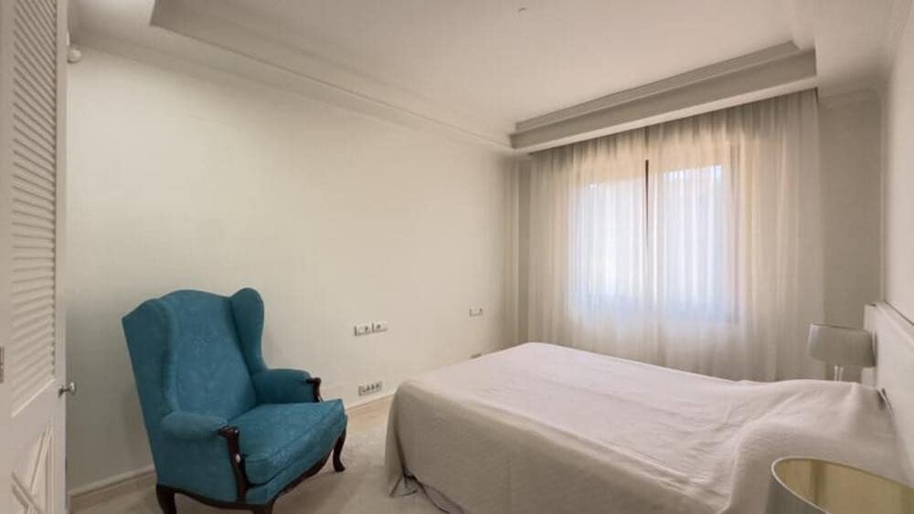 3 quarto Apartamento para arrendar em Estepona com piscina garagem - 4 000 € (Ref: 9976721)
