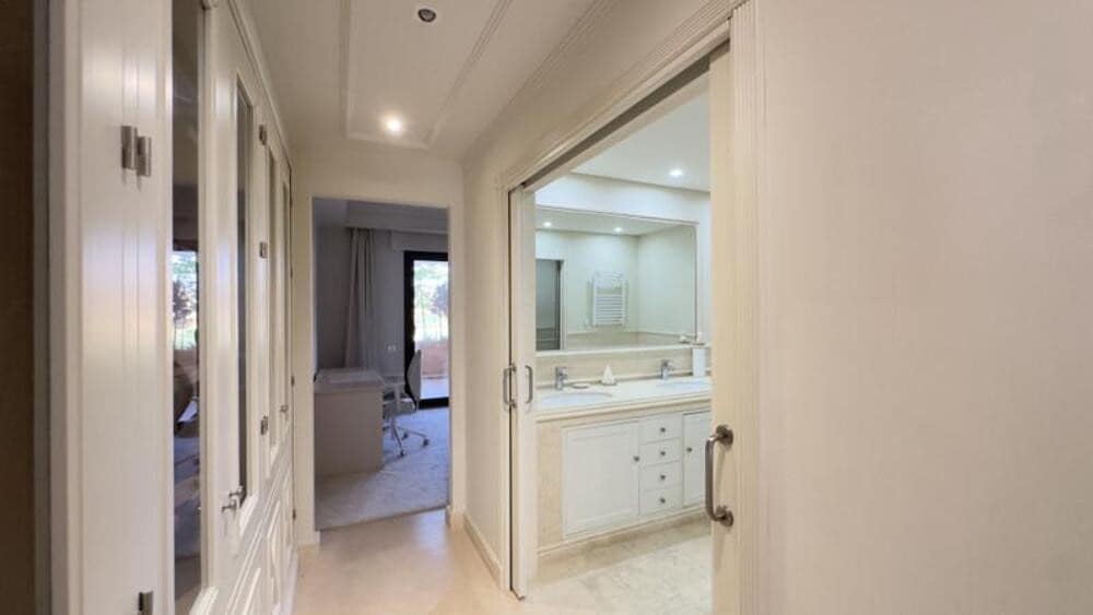 3 quarto Apartamento para arrendar em Estepona com piscina garagem - 4 000 € (Ref: 9976721)
