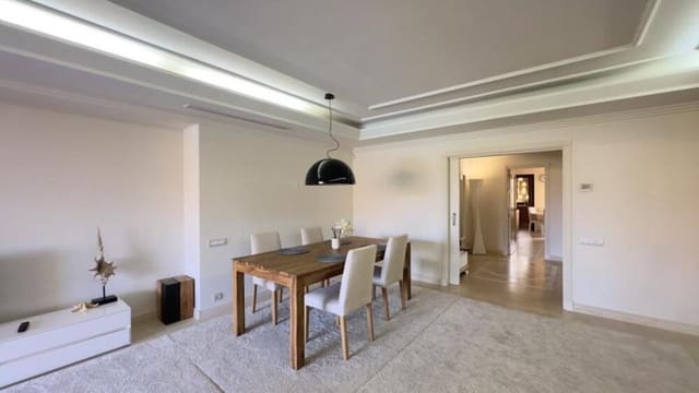 3 Zimmer Apartment zu vermieten in El Padrón, Estepona mit Pool Garage - 4.000 € (Ref: 9976721)