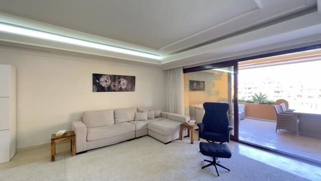 3 Zimmer Apartment zu vermieten in El Padrón, Estepona mit Pool Garage - 4.000 € (Ref: 9976721)