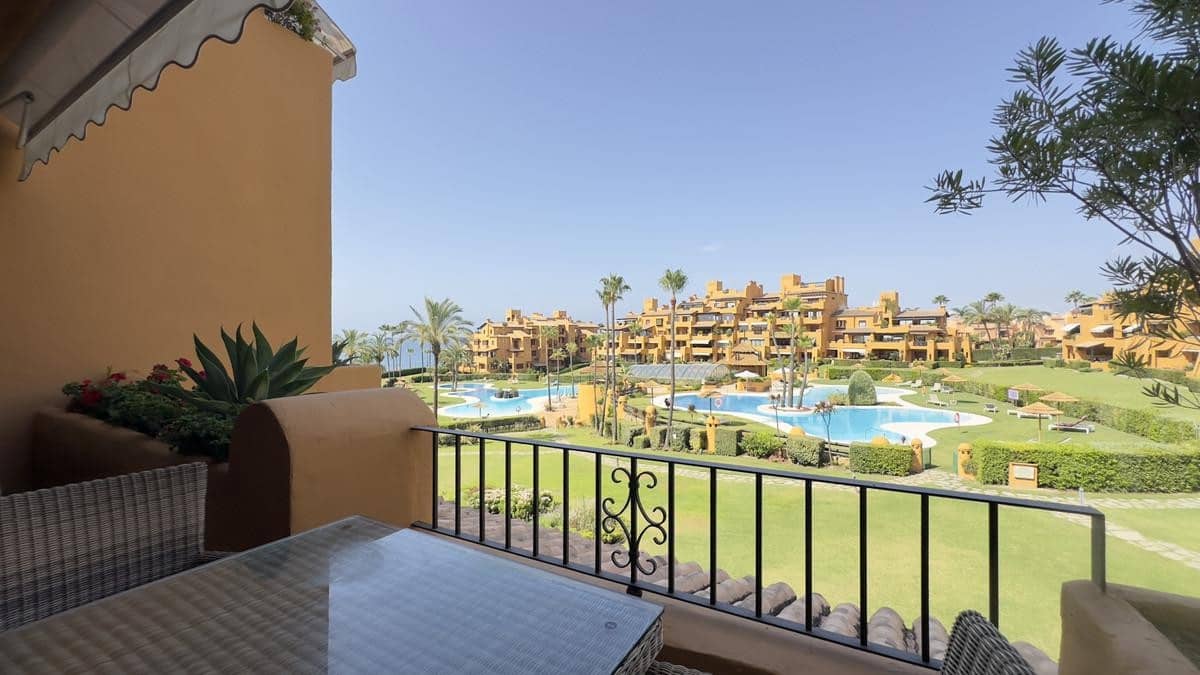 3 quarto Apartamento para arrendar em Estepona com piscina garagem - 4 000 € (Ref: 9976721)