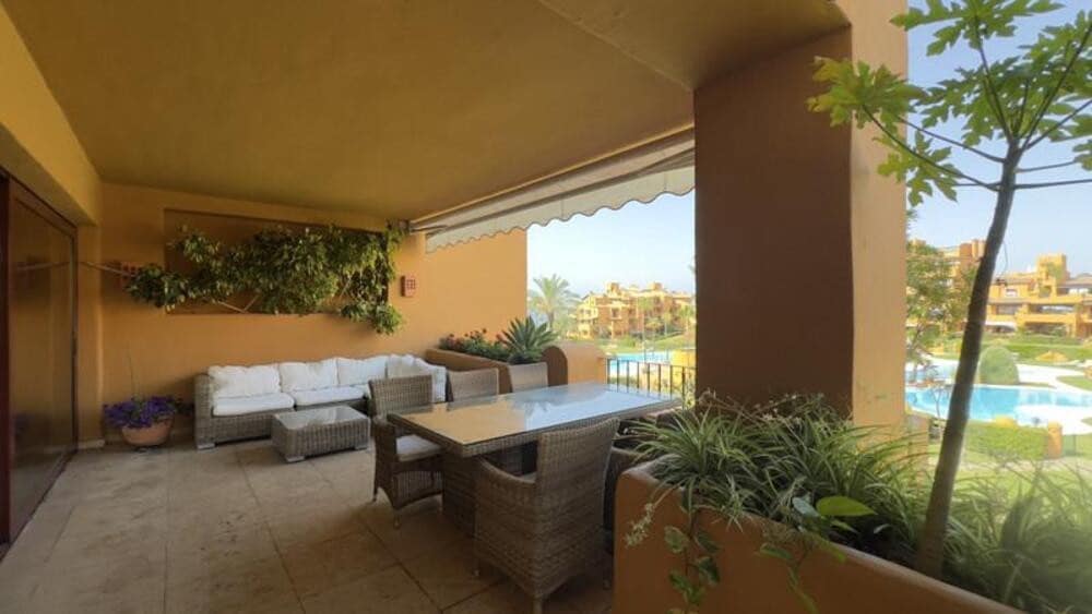 3 quarto Apartamento para arrendar em Estepona com piscina garagem - 4 000 € (Ref: 9976721)