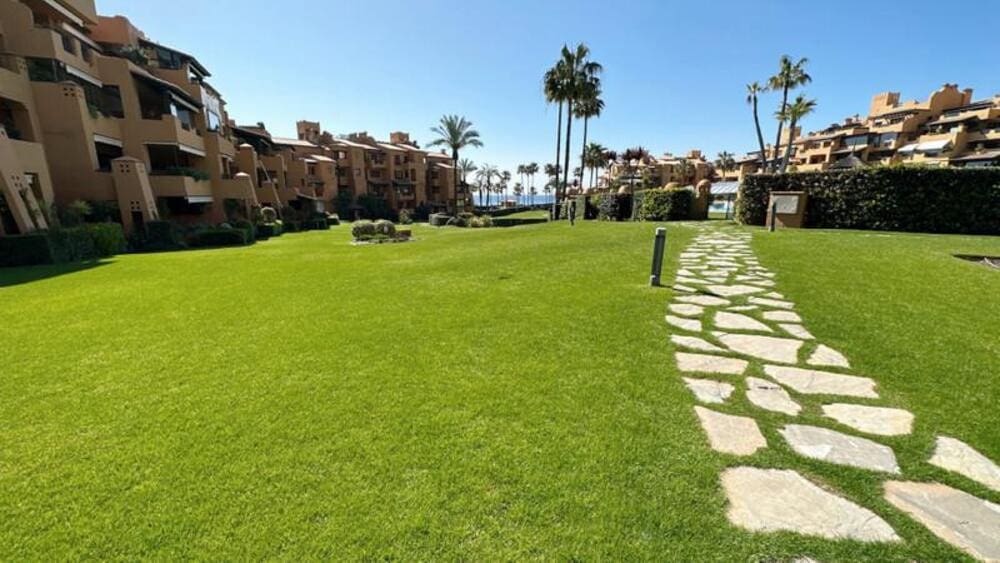3 quarto Apartamento para arrendar em Estepona com piscina garagem - 4 000 € (Ref: 9976721)