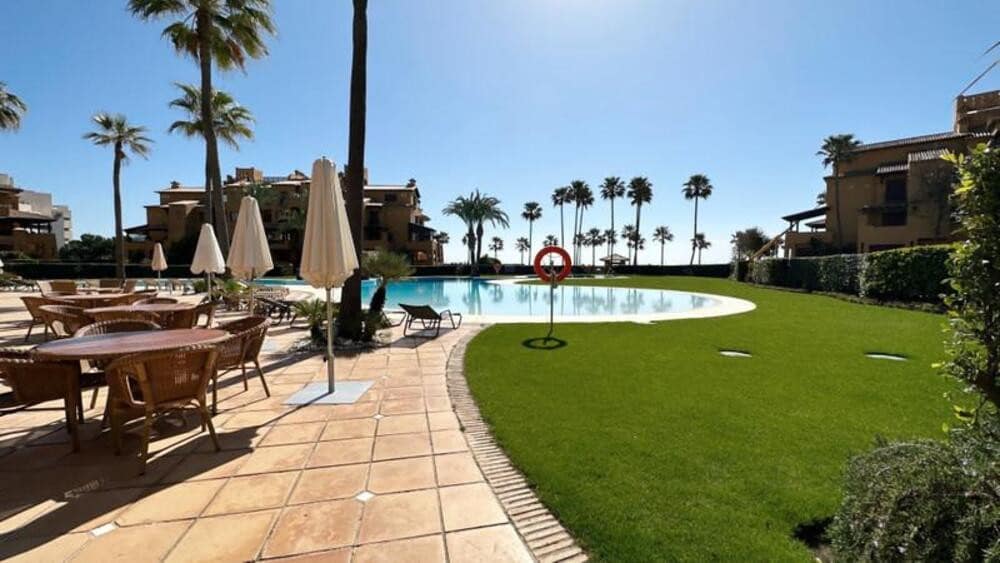 3 quarto Apartamento para arrendar em Estepona com piscina garagem - 4 000 € (Ref: 9976721)