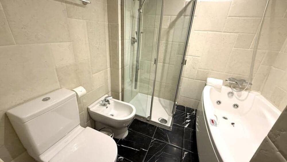 3 slaapkamer Appartement te huur in Marbella met zwembad garage - € 4.700 (Ref: 9978108)