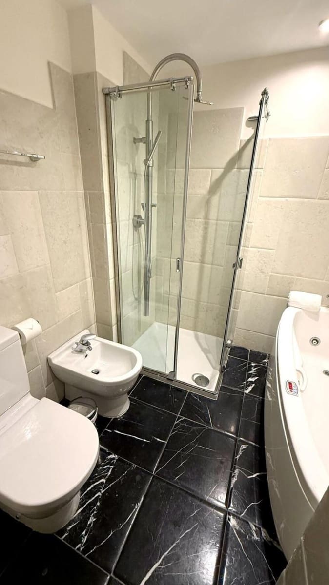 3 slaapkamer Appartement te huur in Marbella met zwembad garage - € 4.700 (Ref: 9978108)