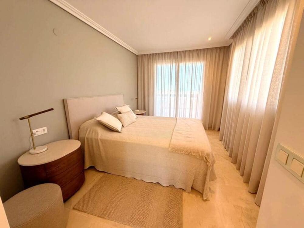 2 soverom Leilighet til leie i Benahavis med svømmebasseng garasje - € 2 700 (Ref: 9978109)
