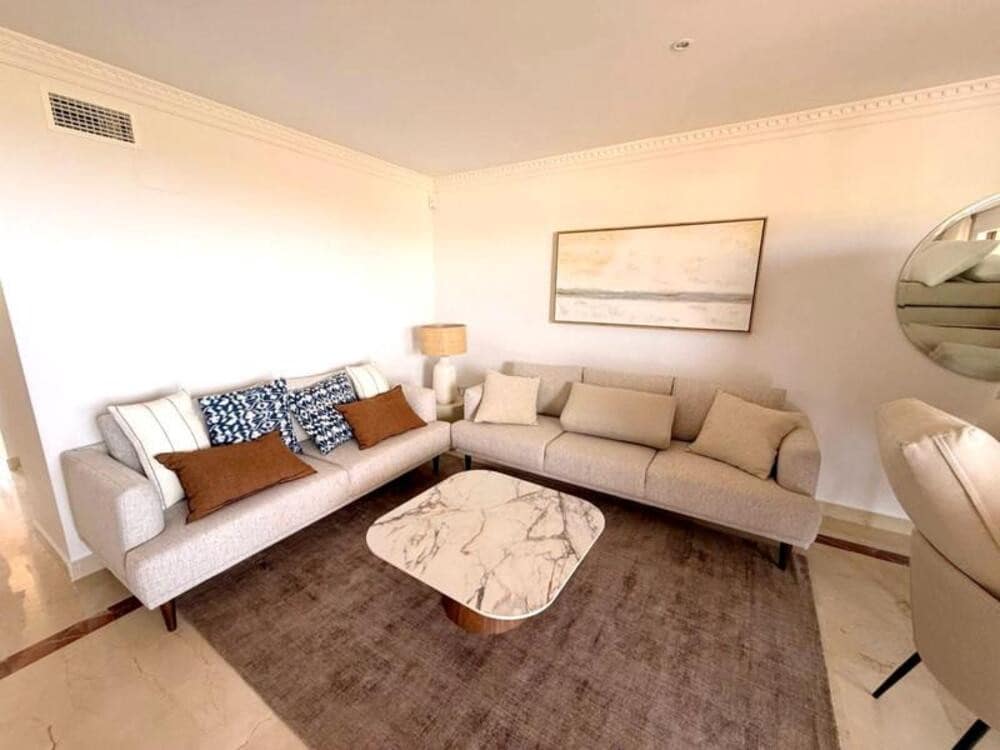 2 soverom Leilighet til leie i Benahavis med svømmebasseng garasje - € 2 700 (Ref: 9978109)
