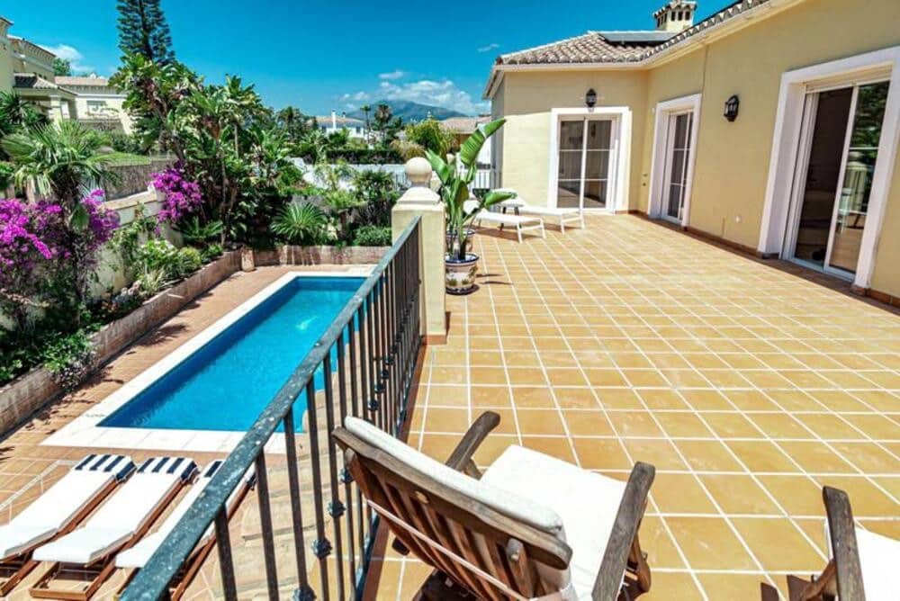 6 soverom Kjedet enebolig til leie i San Pedro de Alcantara med svømmebasseng garasje - € 6 500 (Ref: 9978110)