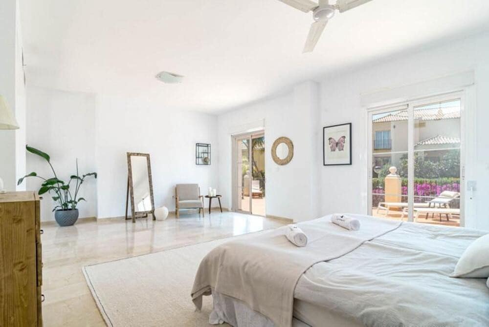 6 soverom Kjedet enebolig til leie i San Pedro de Alcantara med svømmebasseng garasje - € 6 500 (Ref: 9978110)