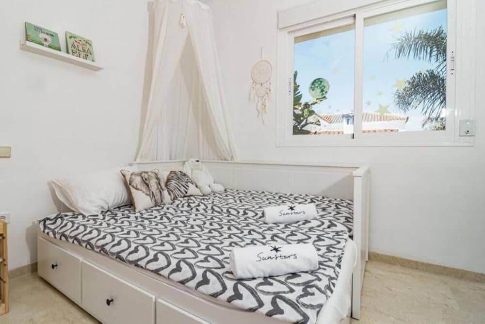 6 soverom Kjedet enebolig til leie i San Pedro de Alcantara med svømmebasseng garasje - € 6 500 (Ref: 9978110)