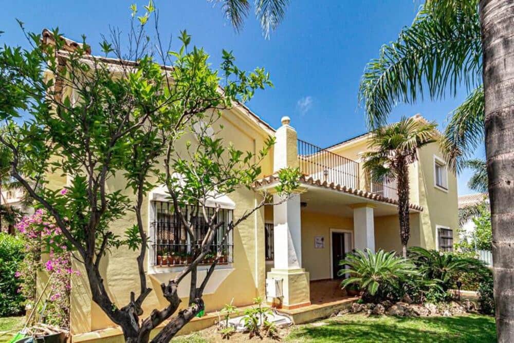 6 soverom Kjedet enebolig til leie i San Pedro de Alcantara med svømmebasseng garasje - € 6 500 (Ref: 9978110)