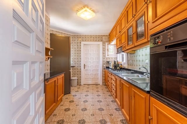 3 soveværelse Villa til leje i Nueva Atalaya, Estepona med garage - € 6.500 (Ref: 9980113)