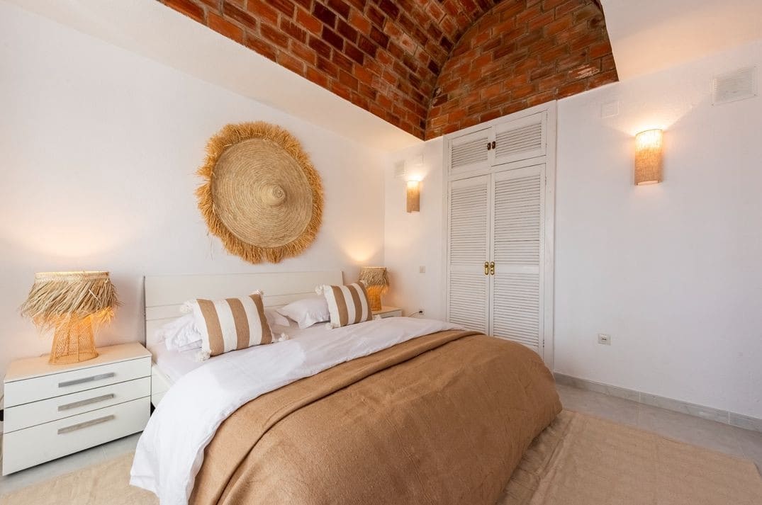 3 soverom Villa til leie i Estepona med garasje - € 6 500 (Ref: 9980113)