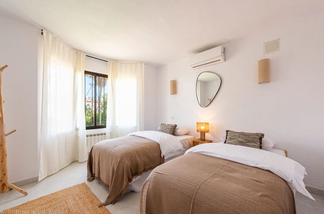 3 soverom Villa til leie i Estepona med garasje - € 6 500 (Ref: 9980113)