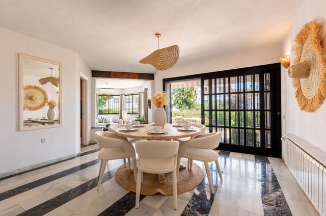 3 soveværelse Villa til leje i Nueva Atalaya, Estepona med garage - € 6.500 (Ref: 9980113)