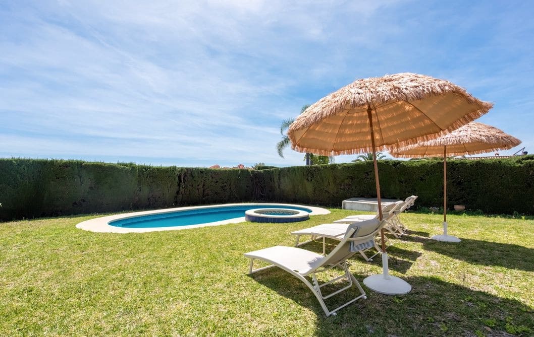 3 soverom Villa til leie i Estepona med garasje - € 6 500 (Ref: 9980113)