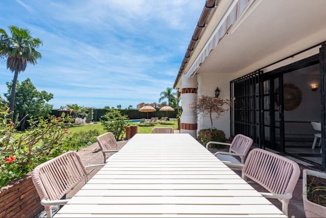 3 soveværelse Villa til leje i Nueva Atalaya, Estepona med garage - € 6.500 (Ref: 9980113)