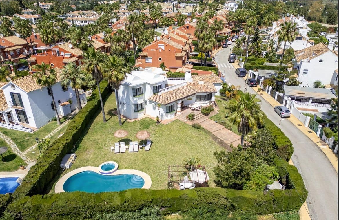 3 soverom Villa til leie i Estepona med garasje - € 6 500 (Ref: 9980113)