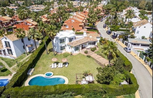 3 soveværelse Villa til leje i Nueva Atalaya, Estepona med garage - € 6.500 (Ref: 9980113)