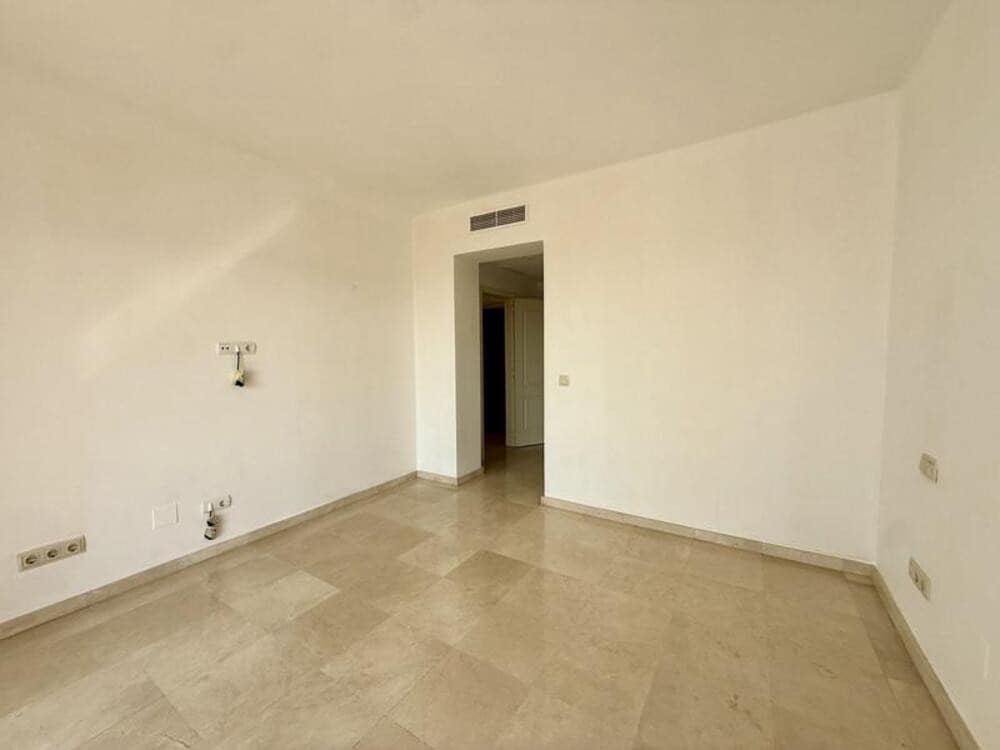 3 sypialnia Apartament do wynajęcia w Benahavis z basenem garażem - 2 750 € (Ref: 9981750)