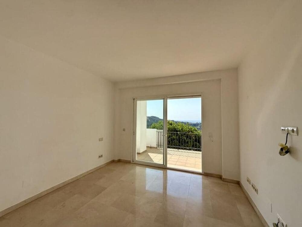 3 sypialnia Apartament do wynajęcia w Benahavis z basenem garażem - 2 750 € (Ref: 9981750)