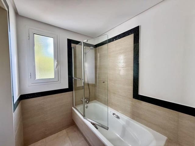 3 camera da letto Appartamento da affittare in La Quinta, Benahavís con piscina garage - 2.750 € (Rif: 9981750)