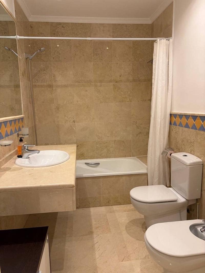 2 soverom Leilighet til leie i Marbella med svømmebasseng garasje - € 2 300 (Ref: 9981751)