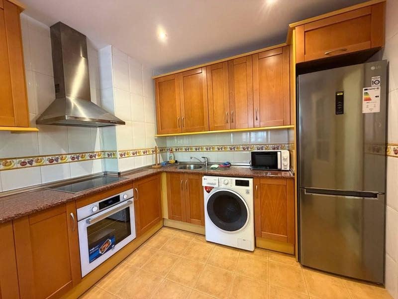 2 soverom Leilighet til leie i Marbella med svømmebasseng garasje - € 2 300 (Ref: 9981751)