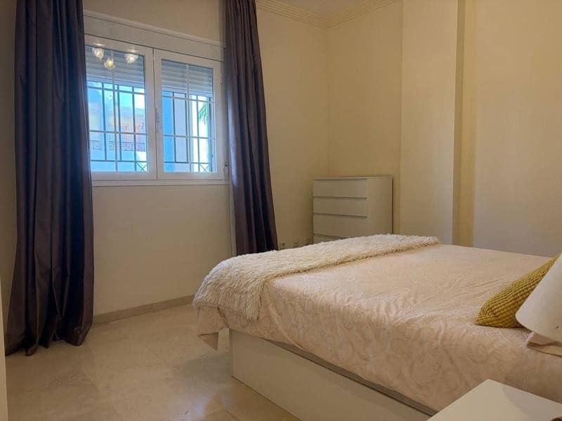 2 soverom Leilighet til leie i Marbella med svømmebasseng garasje - € 2 300 (Ref: 9981751)