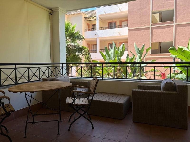 2 soverom Leilighet til leie i Marbella med svømmebasseng garasje - € 2 300 (Ref: 9981751)