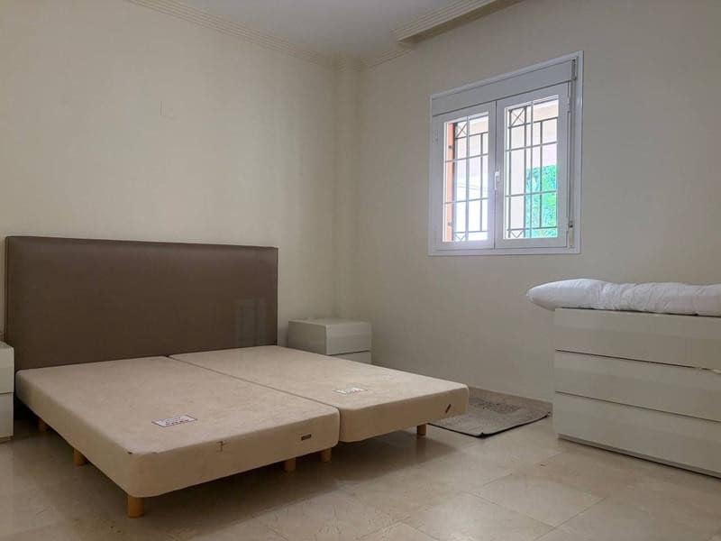 2 soverom Leilighet til leie i Marbella med svømmebasseng garasje - € 2 300 (Ref: 9981751)