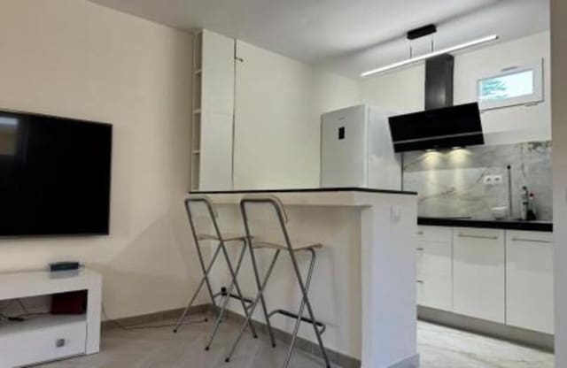 2 soveværelse Lejlighed til salg i El Velerín, Estepona med swimmingpool garage - € 335.000 (Ref: 9984275)