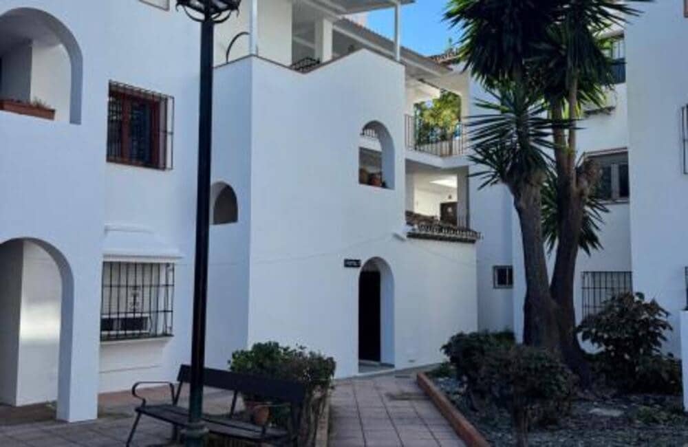 2 sovrum Lägenhet till salu i Estepona med pool garage - 335 000 € (Ref: 9984275)