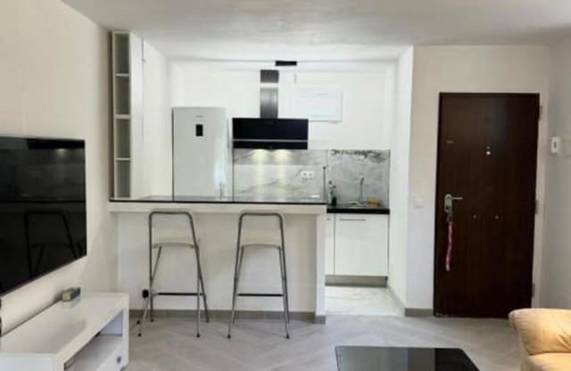 2 soveværelse Lejlighed til salg i El Velerín, Estepona med swimmingpool garage - € 335.000 (Ref: 9984275)