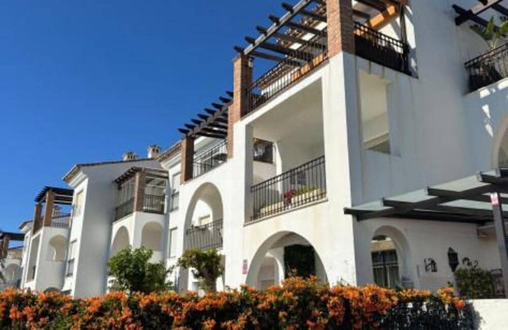 2 sovrum Lägenhet till salu i Estepona med pool garage - 335 000 € (Ref: 9984275)