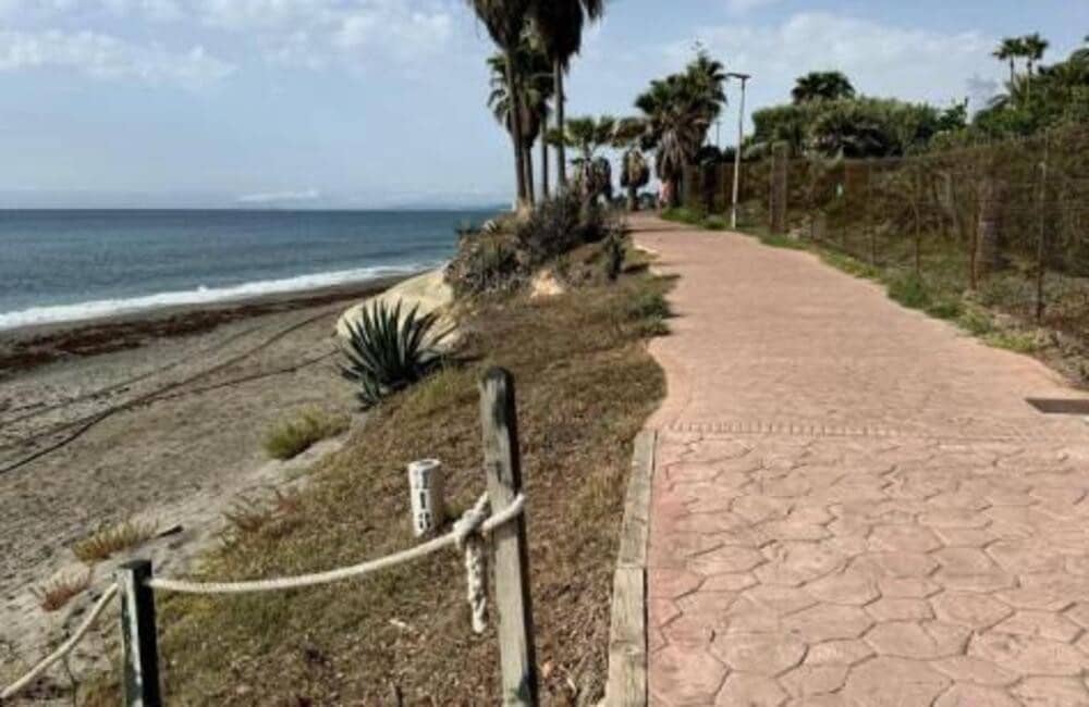 2 sovrum Lägenhet till salu i Estepona med pool garage - 335 000 € (Ref: 9984275)