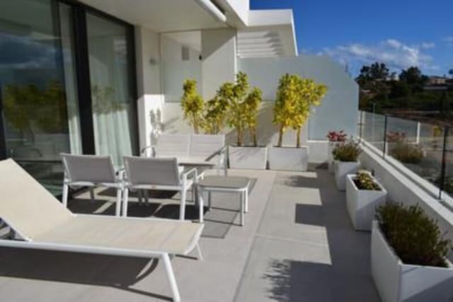 3 soverom Leilighet til leie i Nueva Atalaya, Estepona med svømmebasseng garasje - € 5 500 (Ref: 9984277)