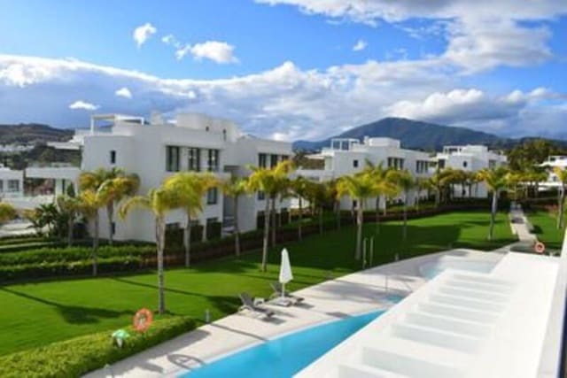 3 soverom Leilighet til leie i Nueva Atalaya, Estepona med svømmebasseng garasje - € 5 500 (Ref: 9984277)