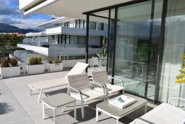 3 soverom Leilighet til leie i Nueva Atalaya, Estepona med svømmebasseng garasje - € 5 500 (Ref: 9984277)