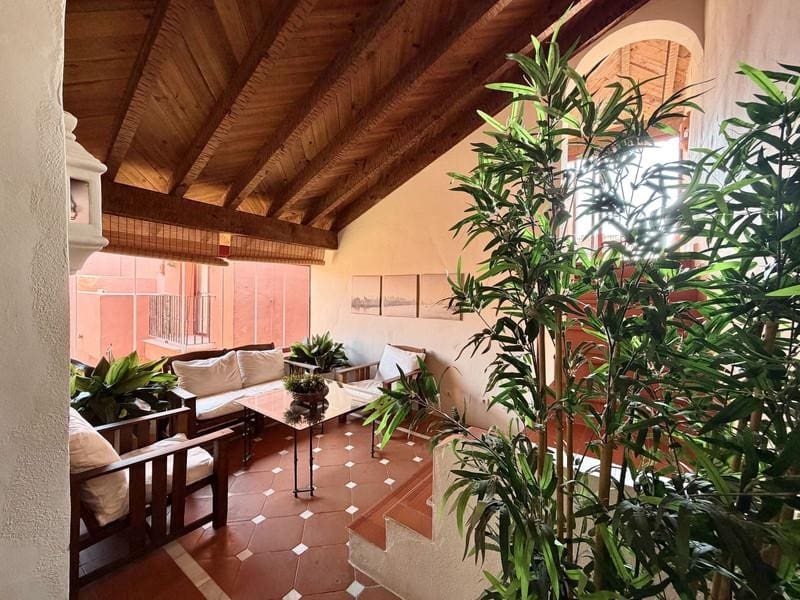 4 soverom Penthouse til leie i Marbella med svømmebasseng garasje - € 3 000 (Ref: 9984278)
