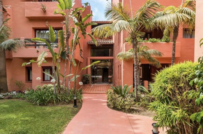 4 soverom Penthouse til leie i Marbella med svømmebasseng garasje - € 3 000 (Ref: 9984278)
