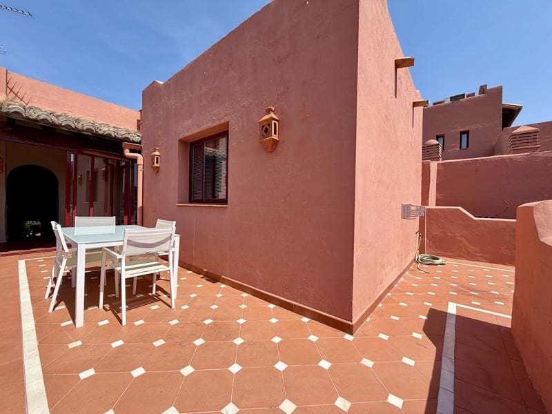 4 soverom Penthouse til leie i Marbella med svømmebasseng garasje - € 3 000 (Ref: 9984278)