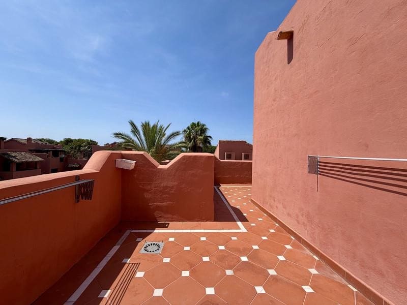 4 soverom Penthouse til leie i Marbella med svømmebasseng garasje - € 3 000 (Ref: 9984278)
