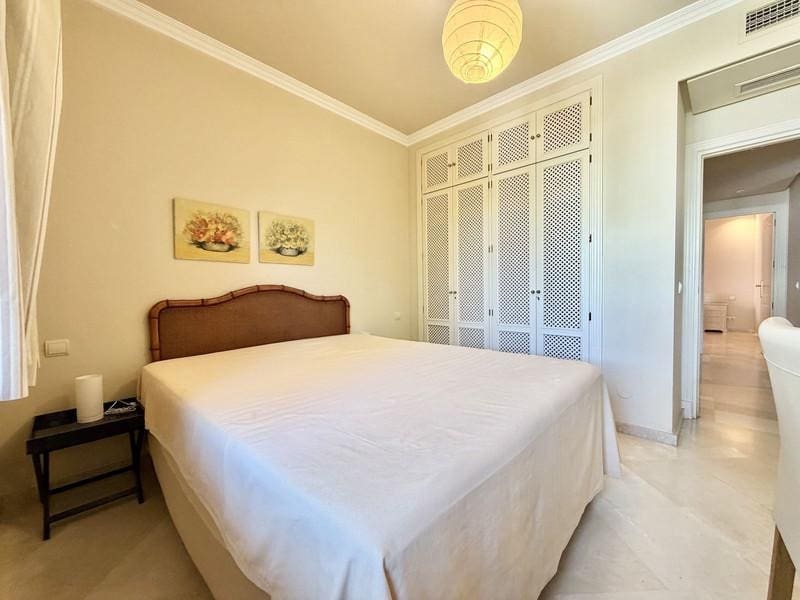 4 soverom Penthouse til leie i Marbella med svømmebasseng garasje - € 3 000 (Ref: 9984278)