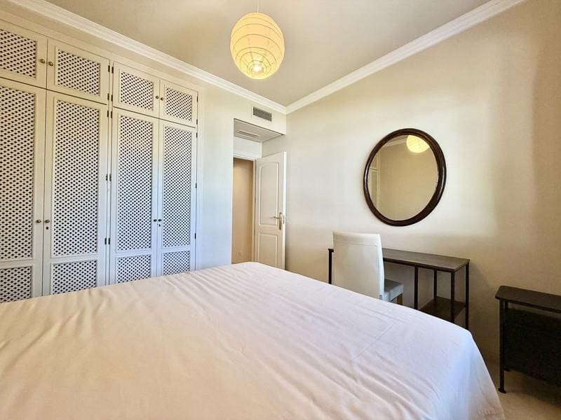 4 soverom Penthouse til leie i Marbella med svømmebasseng garasje - € 3 000 (Ref: 9984278)