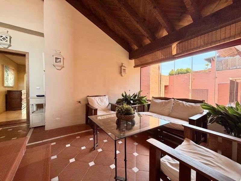 4 soverom Penthouse til leie i Marbella med svømmebasseng garasje - € 3 000 (Ref: 9984278)