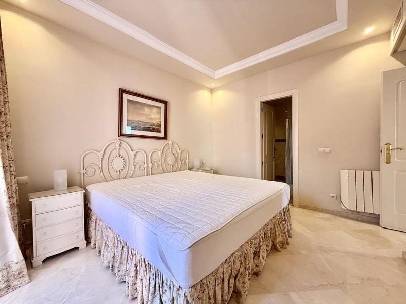 4 soverom Penthouse til leie i Marbella med svømmebasseng garasje - € 3 000 (Ref: 9984278)